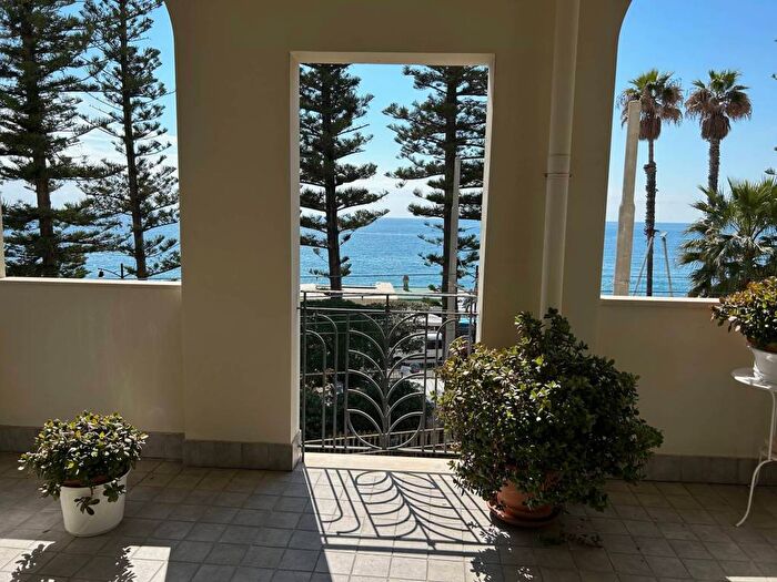 Appartamento trilocale in vendita in Via Sant'Ampelio, Centro, Bordighera