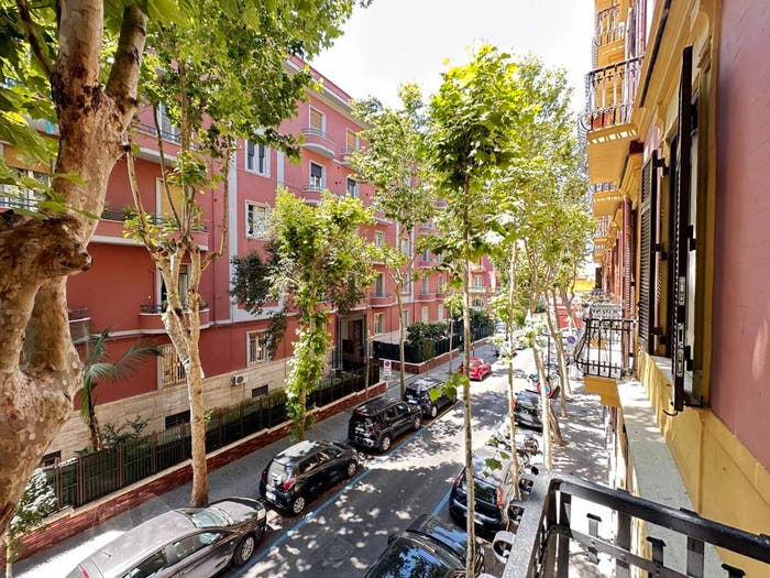 Appartamento con 6 locali in vendita in Vomero, Napoli