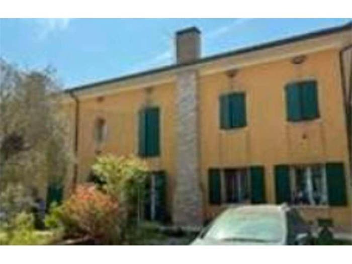 Appartamento con 5 locali in vendita in Via massara, Mirandola