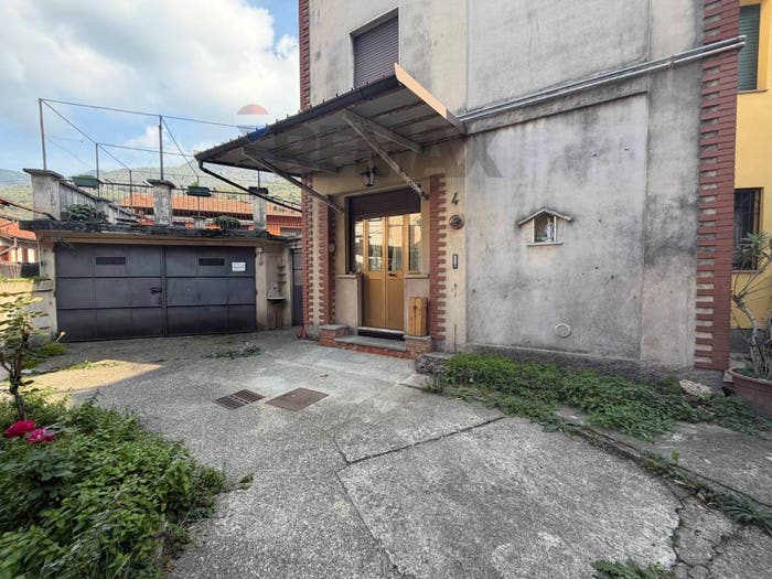 Appartamento quadrilocale in vendita in Via XXIV Maggio, Besano