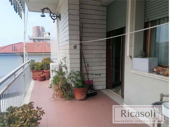 Appartamento con 6 locali in vendita in via marradi, Calzabigi, Livorno