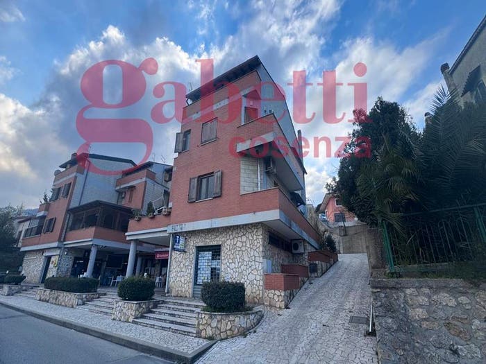 Casa con 6 locali in vendita in Cerisano via San Pietro SNC, Cerisano