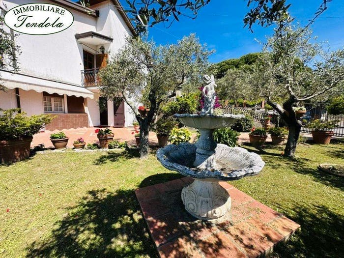 Casa con 6 locali in vendita in Fosdinovo
