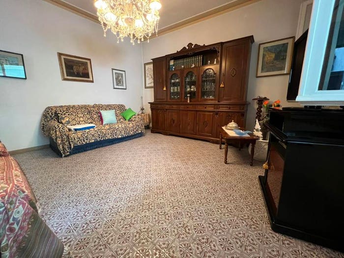 Appartamento con 6 locali in vendita in Via Cesare Battisti, Centro, Viareggio