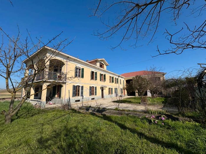 Casa con 6 locali in vendita in viale Dusio, Scurzolengo