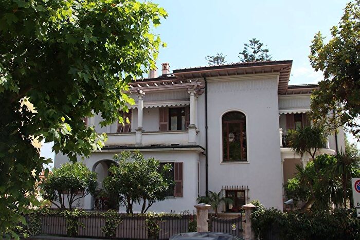 Casa con 6 locali in vendita in Zona Collinare, Bordighera