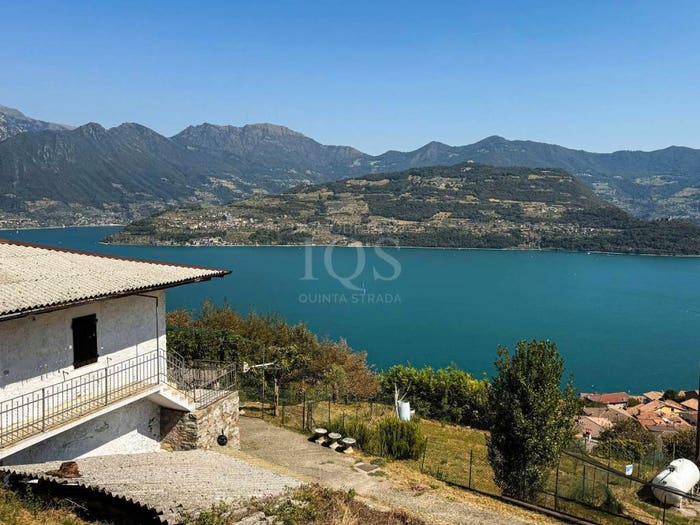 Casa con 6 locali in vendita in Via Calchere, Centro, Tavernola Bergamasca