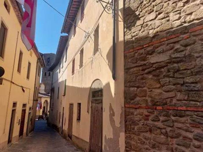 Casa quadrilocale in vendita in Piazza Giacomo Matteotti, Massa, Massa e Cozzile