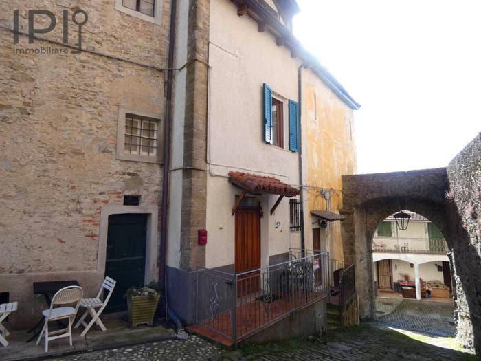 Casa con 6 locali in vendita in vicino alla chiesa, Centro, Pareto