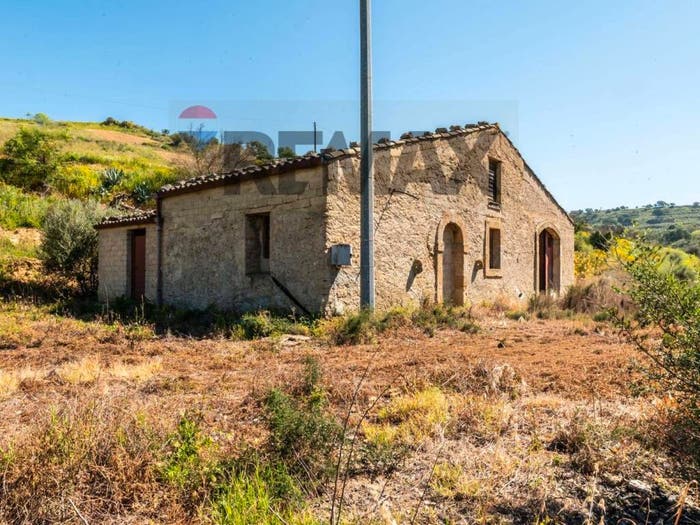 Casa con 6 locali in vendita in Contrada Saracena, Caltagirone