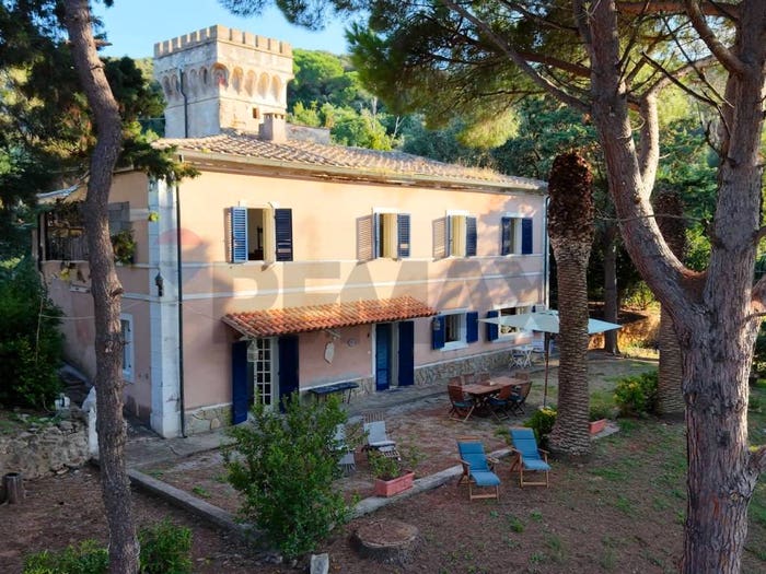 Casa con 6 locali in vendita in Salita Sant'Antonio, Rio Marina, Rio