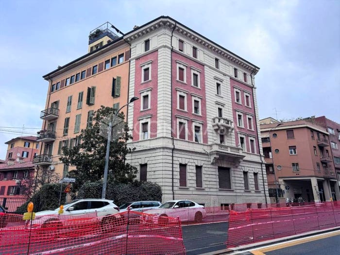 Appartamento trilocale in vendita in Via del Chiù, Saffi, Bologna
