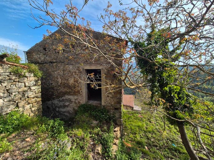 Casa bilocale in vendita in Via del Popolo, Lustra