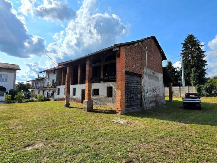 Casa con 6 locali in vendita in Via De Gasperi, Magnonevolo, Cerrione