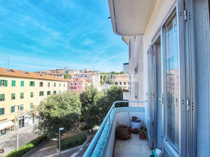 Appartamento trilocale in vendita in Corso Carlo Alberto, Piano, Ancona