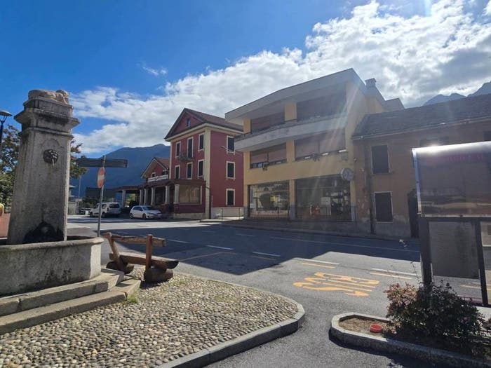 Appartamento trilocale in vendita in Via Sempione, Centro, PremoselloChiovenda