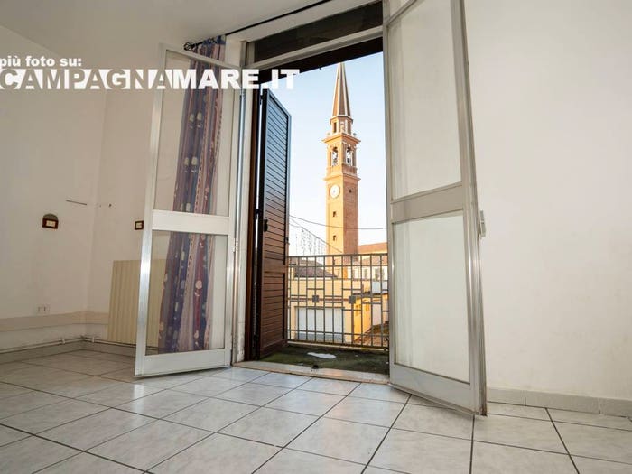 Casa con 6 locali in vendita in Via Settembre, Centro, Copparo