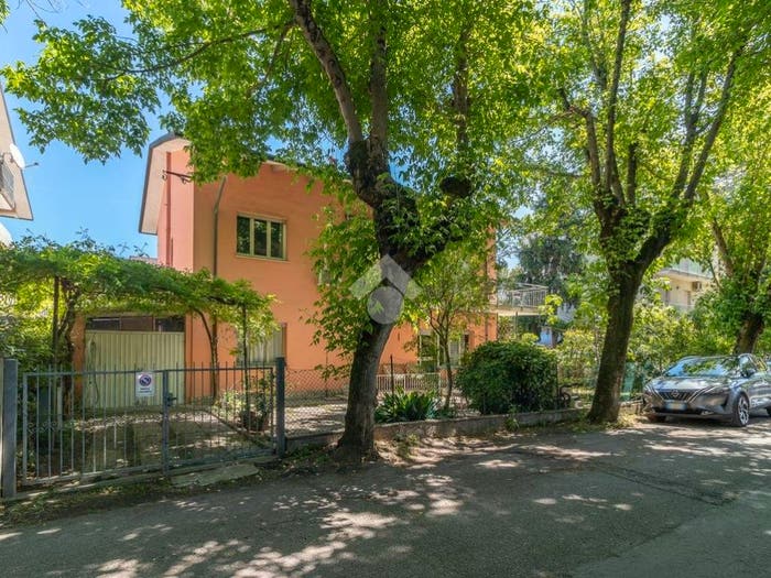 Appartamento con 6 locali in vendita in Via Aspromonte, Centro, Cervia
