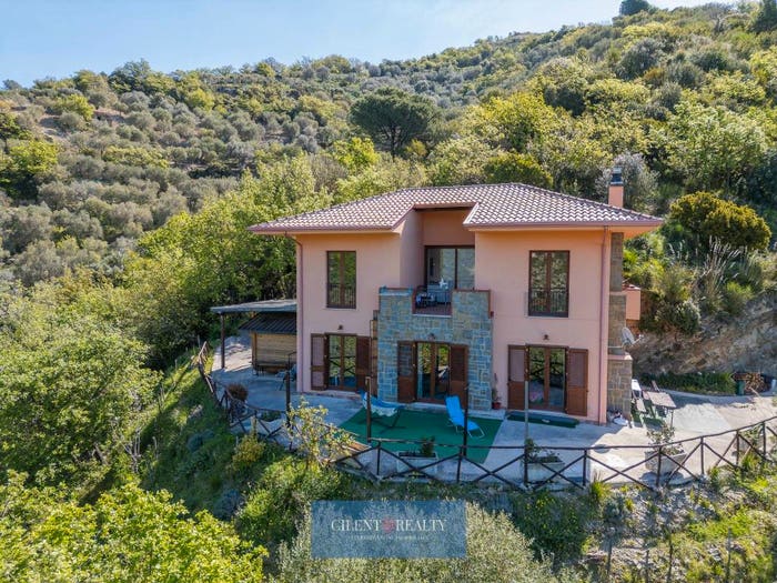 Casa con 6 locali in vendita in Via Case Sparse, Serramezzana