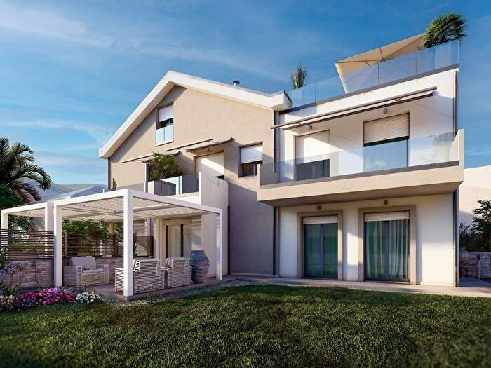 Appartamento trilocale in vendita in Via Giosuè Carducci, Borghetto Santo Spirito