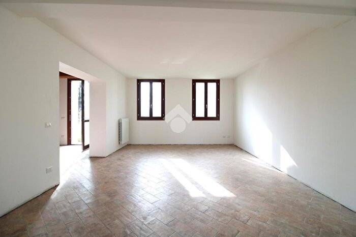 Casa con 6 locali in vendita in Via Codebelli, Concordia Sulla Secchia