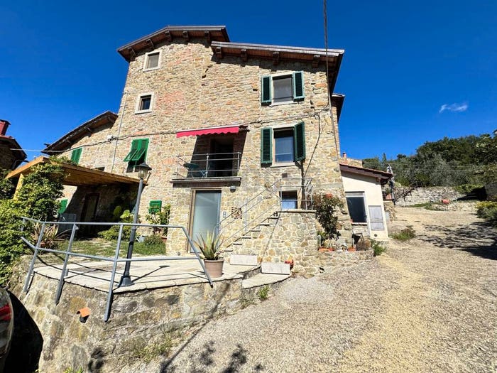 Casa con 5 locali in vendita in Reggello