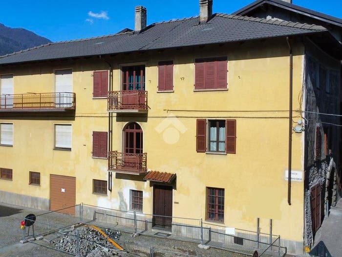 Casa con 6 locali in vendita in Piazza romean colombano, Centro, Chiomonte