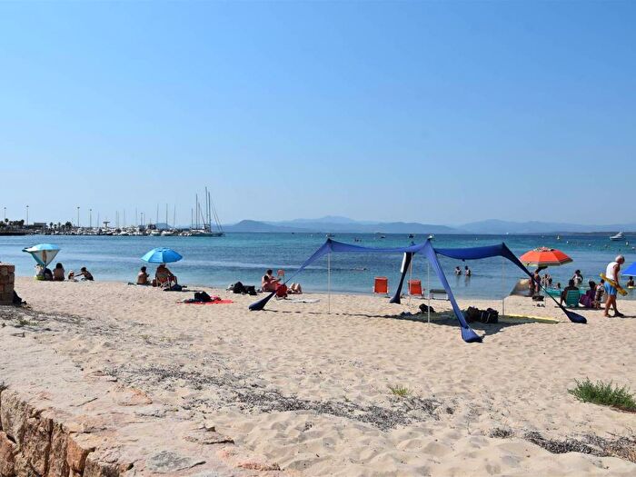 Appartamento trilocale in vendita in Golfo Aranci
