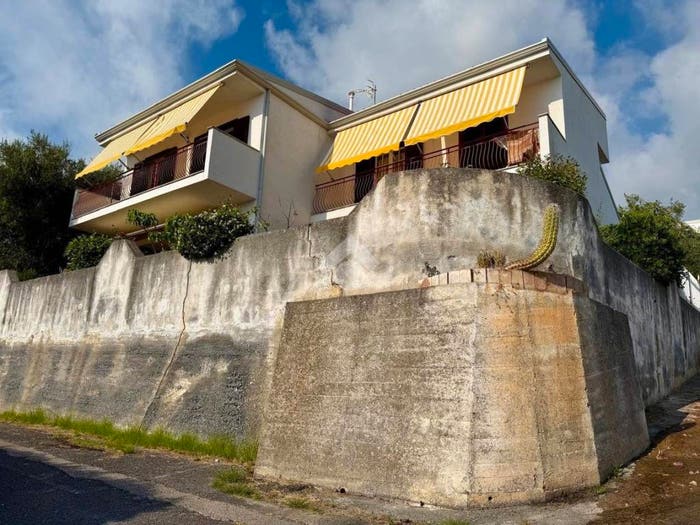 Casa quadrilocale in vendita in Via Pietra Rossa, Cucco Riviere, Diamante