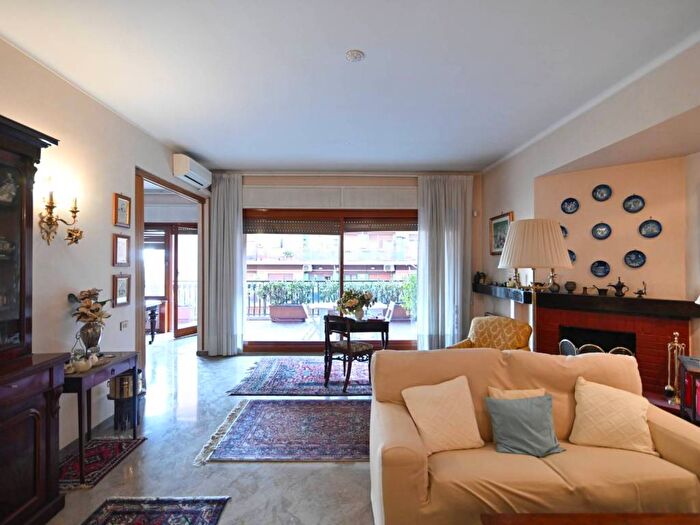 Appartamento con 6 locali in vendita in Via Alfredo Fusco, Balduina, Roma