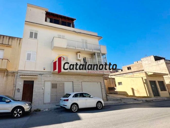 Casa con 6 locali in vendita in Piazza San Francesco d'Assisi, Centro, Castelvetrano