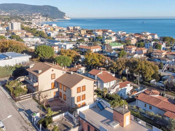 Appartamento quadrilocale in vendita in Via Ischia, Marcelli, Numana