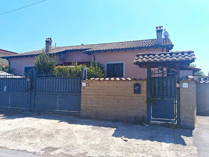 Casa quadrilocale in vendita in Via Giovanni Becatti, Ostia Antica, Roma