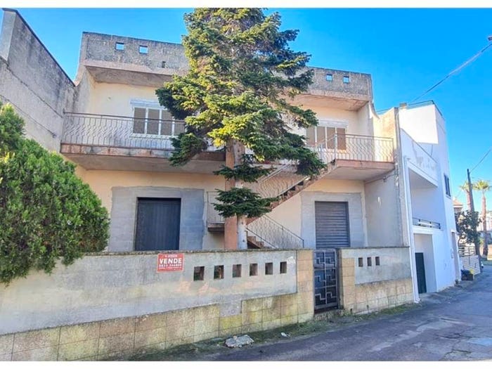 Casa quadrilocale in vendita in Via Giuseppe Parini, Collepasso