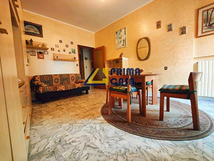 Appartamento con 5 locali in vendita in Via Francesco Acri, Centro Storico, Catanzaro