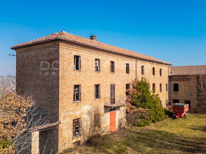 Casa con 6 locali in vendita in Via Rorisso, Castagnole delle Lanze