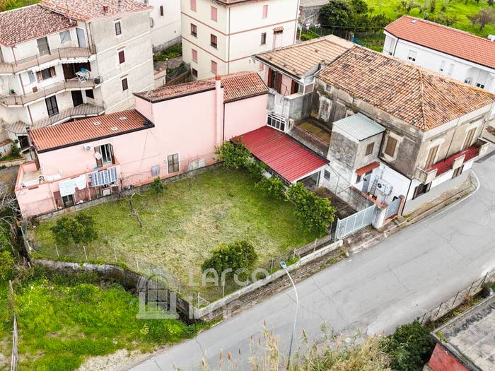 Appartamento con 6 locali in vendita in Corso Scalo Ferroviario, Grisolia
