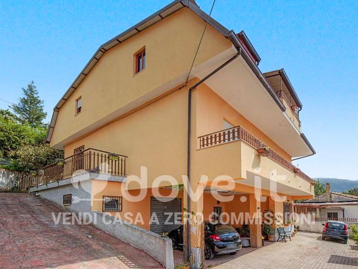 Casa con 6 locali in vendita in Via Pasquale Stancati, Lamezia Terme