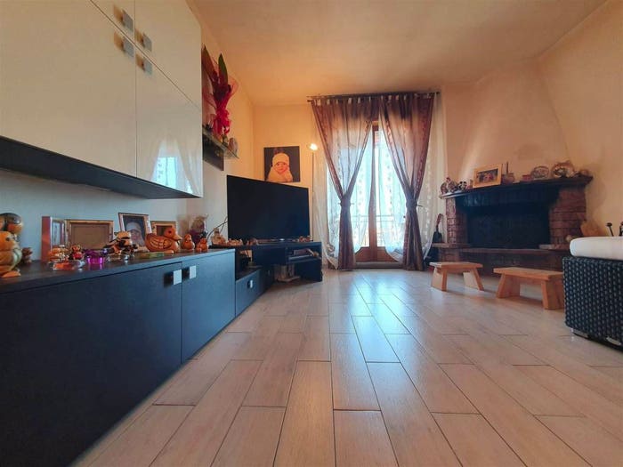 Appartamento con 6 locali in vendita in Albiano Magra, Aulla