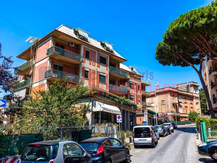 Casa quadrilocale in vendita in Via del Crocifisso, Centro, Marino