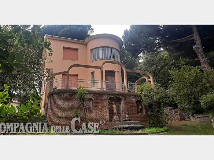 Casa con 6 locali in vendita in Via Paolo Emilio Tulelli, Pontegrande Sant'Elia, Catanzaro