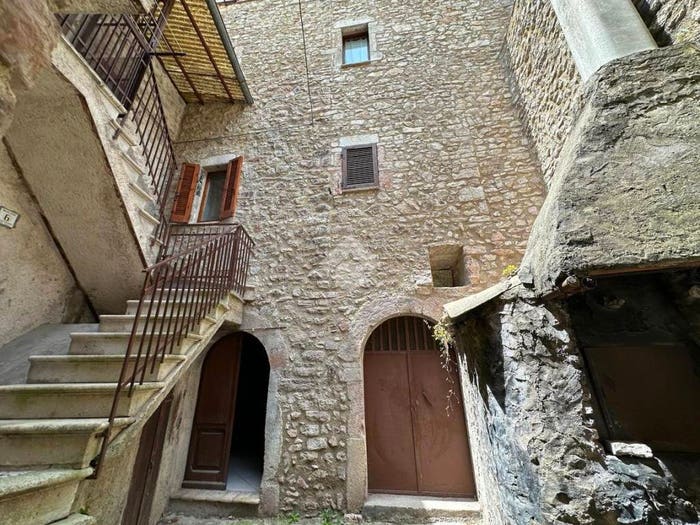 Appartamento quadrilocale in vendita in Via nursina, Piedipaterno, Vallo di Nera