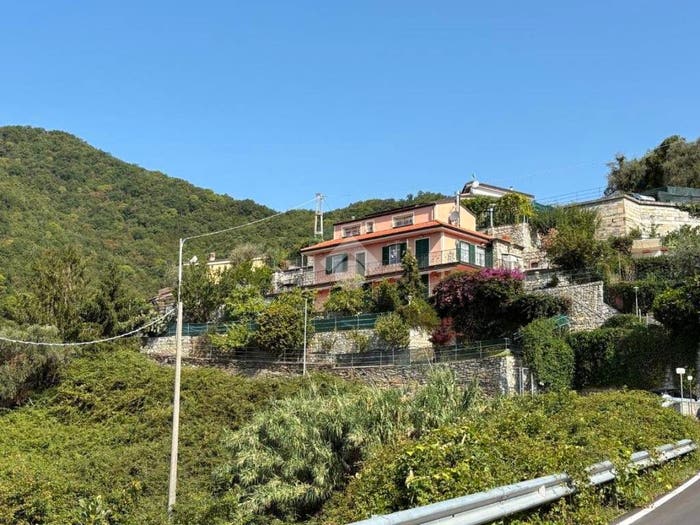 Casa con 6 locali in vendita in Maxena Sanguineto, Chiavari