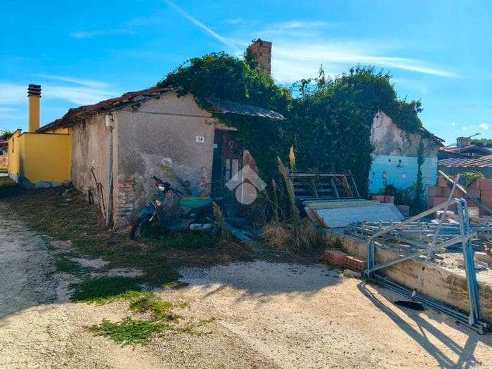 Casa quadrilocale in vendita in Via DEI VOLSCI, Centro, Lariano