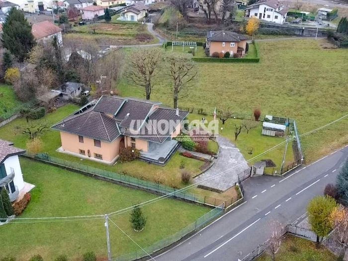 Casa con 6 locali in vendita in Via Monte Generoso, Bizzarone