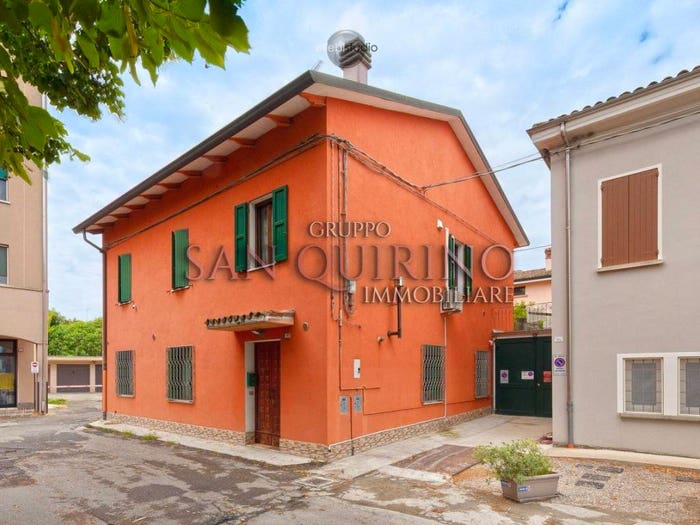 Casa con 5 locali in vendita in Via Mazzerini, Centro, Novellara