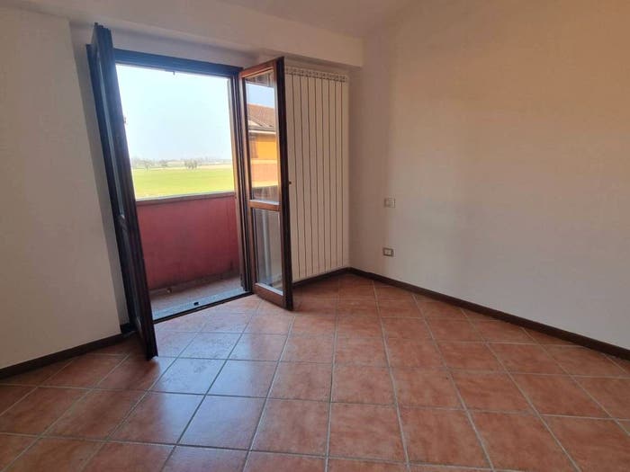 Appartamento trilocale in vendita in Via Casella, San Felice, Cremona