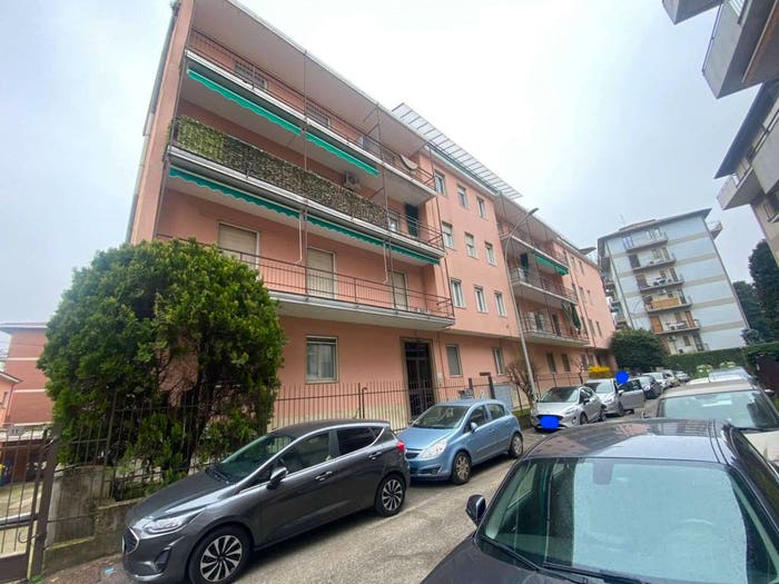 Appartamento trilocale in vendita in via Teo Lambri, Crosione, Pavia