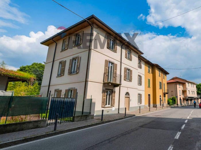 Casa con 6 locali in vendita in Via A Locatelli, Centro, Mapello