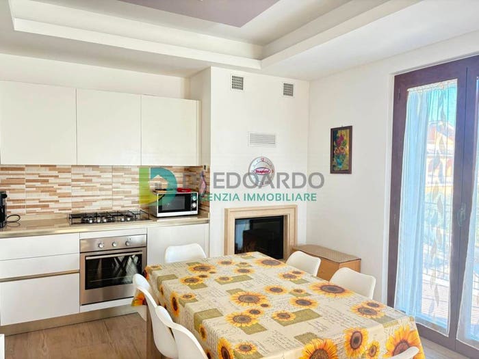Casa con 6 locali in vendita in Contrada Civita, Colonnella
